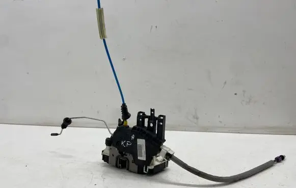Mercedes-Benz B W246 W242 Front door lock A1667200735
