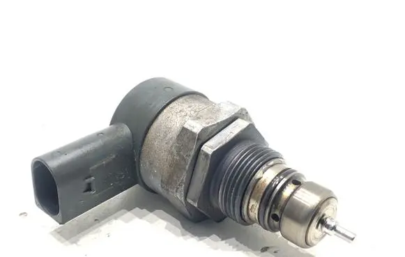 Mercedes-Benz CLS C218 X218 Fuel pressure regulator A6420700146