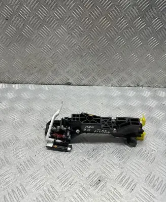 Rear door exterior handle/bracket