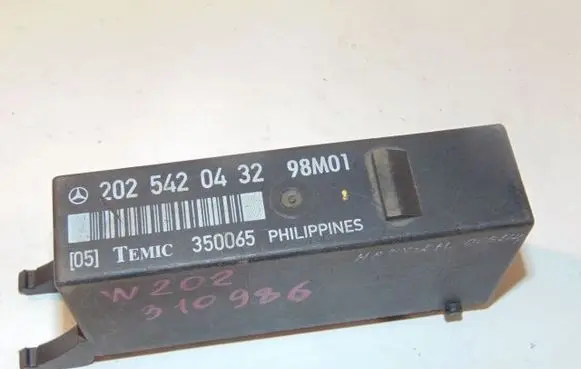 Mercedes-Benz C W202 Other relay A2025420432 A2025420032