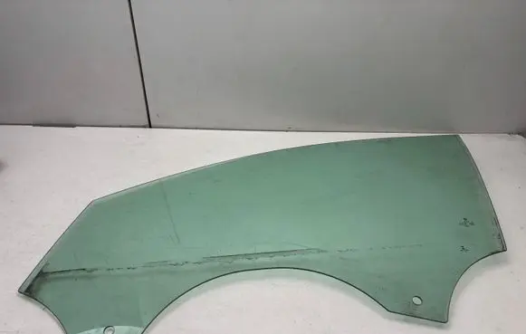 Volkswagen PASSAT B8 Front door window glass four-door E000621 000621