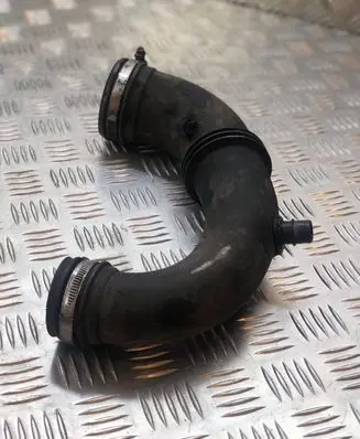 Opel Vivaro Intercooler hose/pipe 6C1112B579