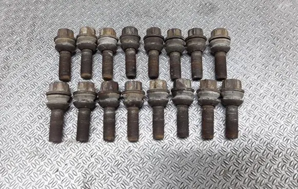 Volkswagen Touareg I Nuts/bolts 