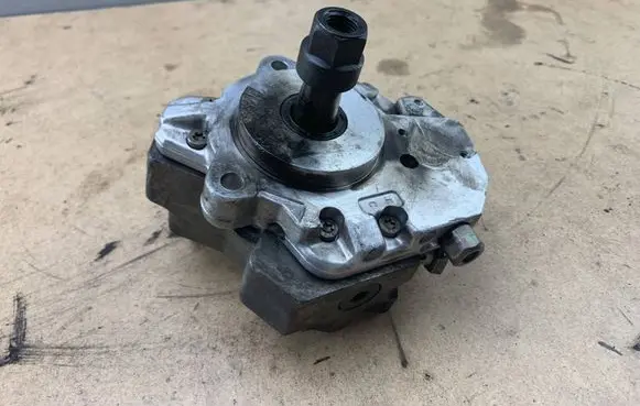 BMW 3 E46 Fuel injection high pressure pump 7788676 13518511824