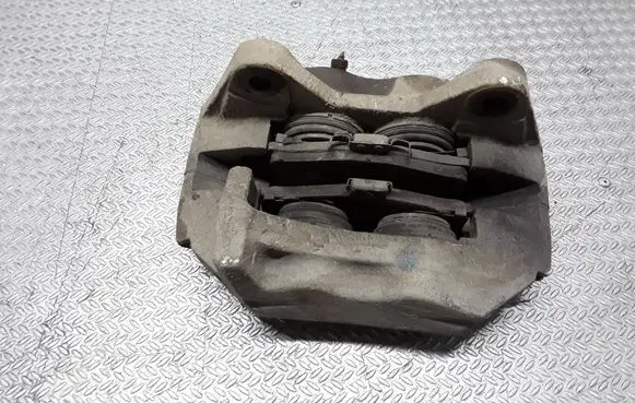 Toyota Hilux (N80, N90, N100, N110) Front brake caliper