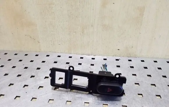 Mitsubishi Pajero Sport I Hazard light switch