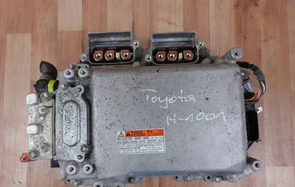 Toyota RAV 4 (XA40) Voltage converter inverter G920042010 2321001512 G927078010