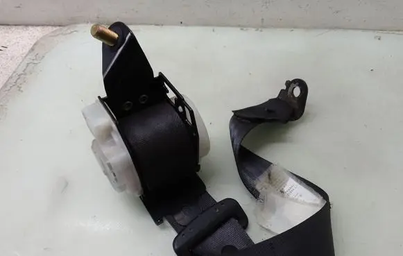 Honda Civic Rear seatbelt E11040847