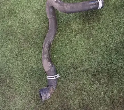 Dacia Sandero II Engine coolant pipe/hose 215018987R