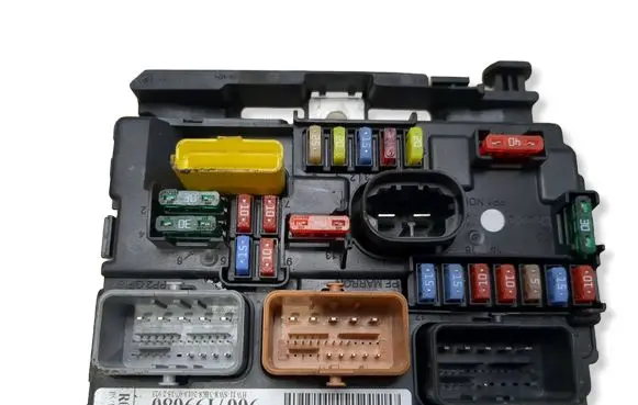 Citroen DS3 Fuse module 9667199680