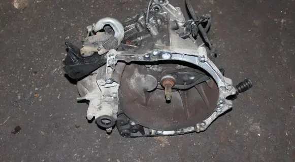 Peugeot Partner Manual 5 speed gearbox 20E107 8041290