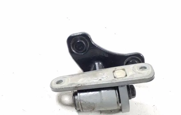 Mercedes-Benz E W212 Front door lower hinge A2047201837