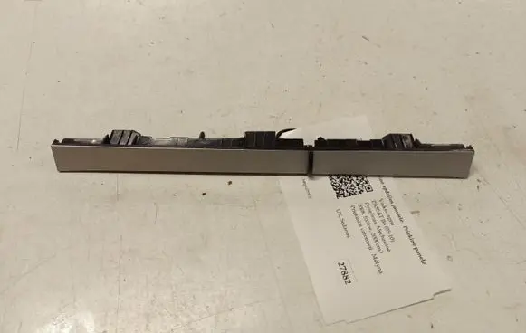 Dashboard glove box trim