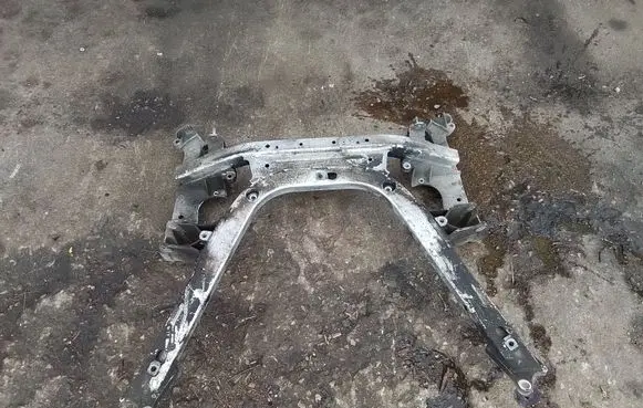 BMW 7 E65 E66 Front subframe 6752294 6752293