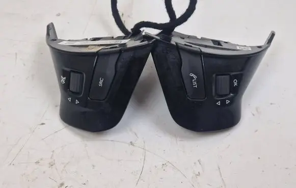 Peugeot 308 Steering wheel buttons/switches 86758B03 28424206 98084115XU