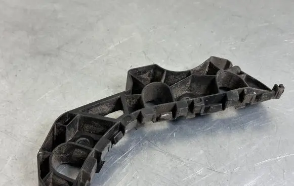 Volkswagen PASSAT CC Front bumper mounting bracket 3C8807184C