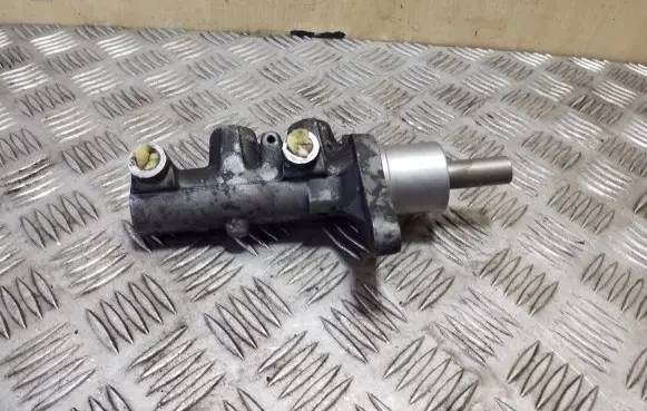 Master brake cylinder