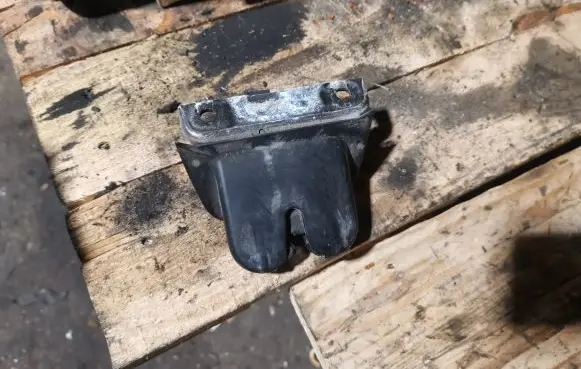 Audi A4 S4 B6 8E 8H Tailgate/trunk/boot lock/catch/latch