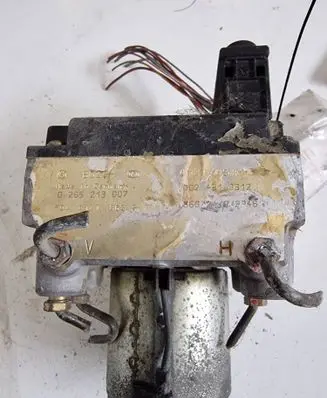Mercedes-Benz C W202 ABS Pump 0265213007