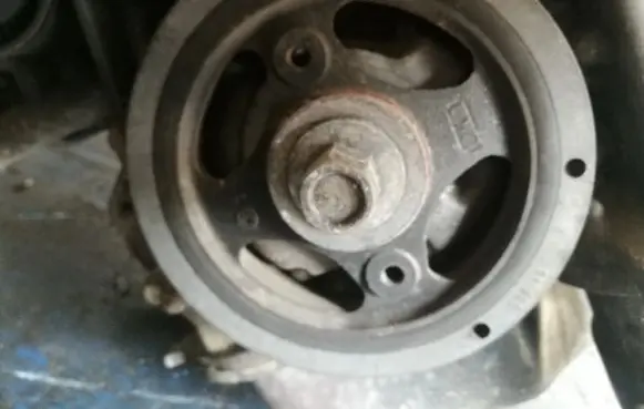 Toyota Avensis T270 Crankshaft pulley 11120g
