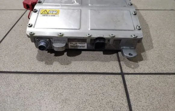 Voltage converter inverter