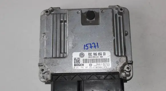 Volkswagen Golf V Engine control unit/module 03C906056DD 1039S14717 0261S02305