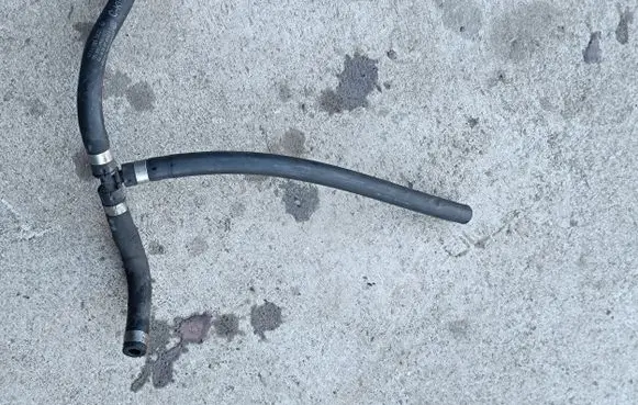 Mercedes-Benz C W204 Engine coolant pipe/hose A2045011025