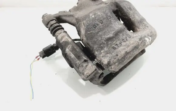 Volkswagen Golf VII Front brake caliper