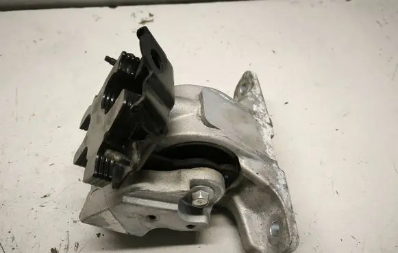 Lexus RX V Engine mount bracket 