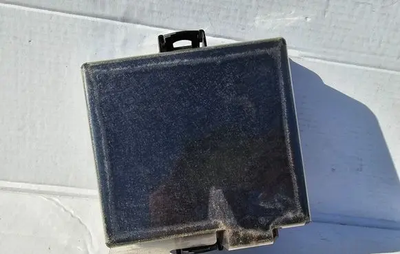 KIA Sportage Fuse box cover 91990F1540