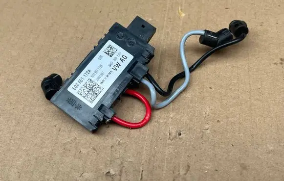 Audi A8 S8 D5 Rear glass lock/latch E515 5Q0951172A
