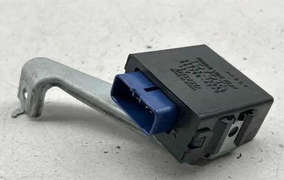 Toyota Yaris Day light relay 8264212050 0617004240
