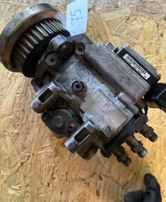 Audi A6 S6 C5 4B Fuel injection high pressure pump 0470506046