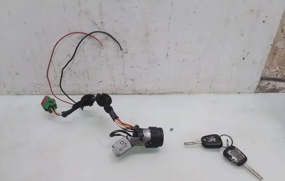 Peugeot 307 Ignition lock 9648445180