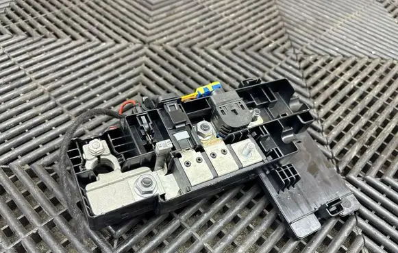 Volvo XC90 Battery relay fuse 19370000001