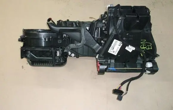 Volkswagen Touran I Interior heater climate box assembly 