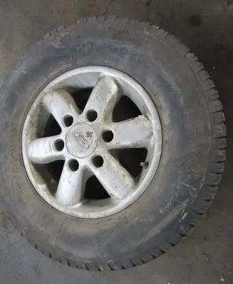 Ford Maverick R12 alloy rim 