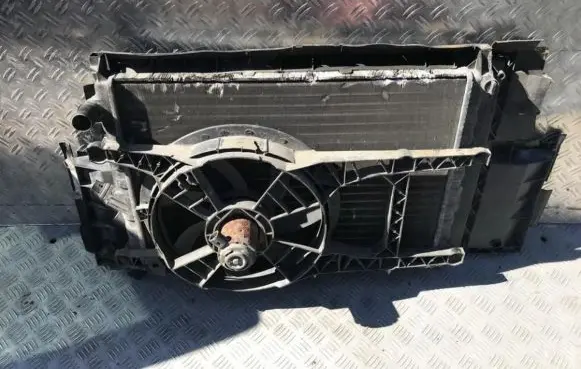 Renault Laguna I Coolant radiator 851021e 731128