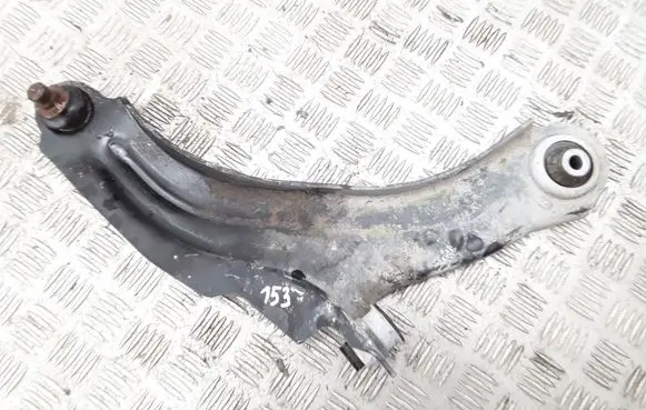 Renault Clio IV Front lower control arm/wishbone 