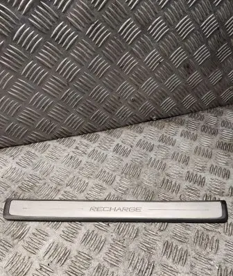 Volvo XC40 Front sill trim cover 32132599