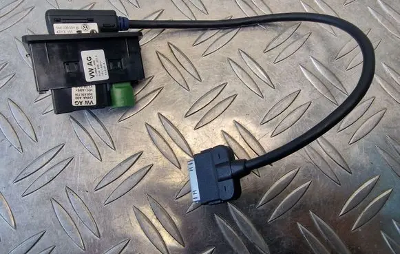 Volkswagen Golf VII USB socket connector 5G0035222A