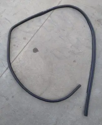 Nissan Juke II F16 Rear door rubber seal (on body) 