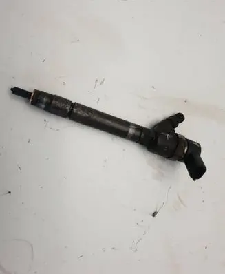 Volvo XC90 Fuel injector 30750283