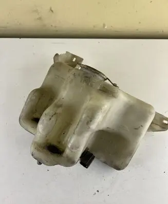 Nissan Terrano Windshield washer fluid reservoir/tank