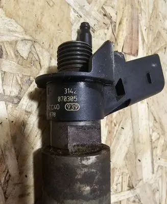 BMW X5 E70 Fuel injector 0445115 070305 779272106