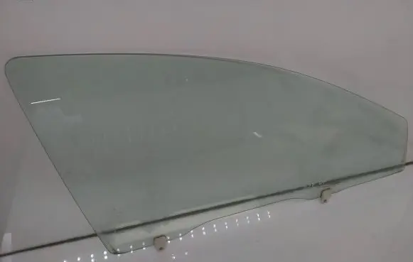 Mitsubishi Lancer VIII Front door window glass four-door 43R00033 A091594