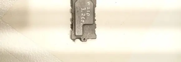 Mercedes-Benz E W210 Sensor 2108300672
