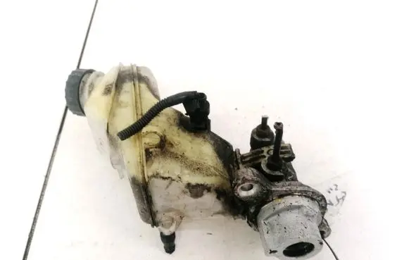 Brake fluid reservoir