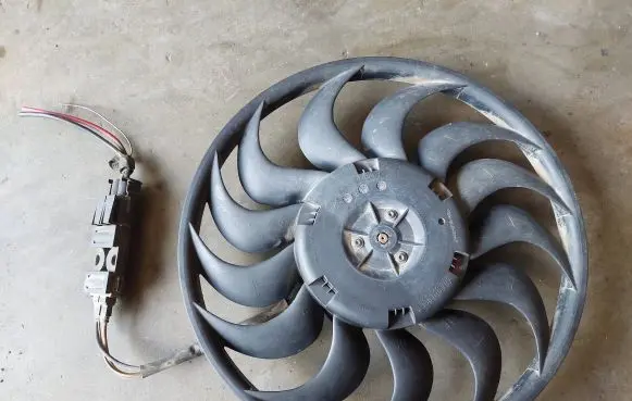 Coolant fan relay