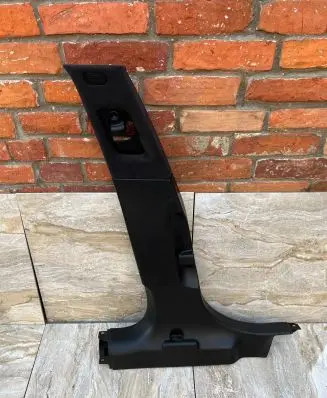 Maserati Ghibli (B) pillar trim (bottom) 06700204060 670010338